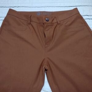 Vuori Men's Meta Pant 33 waist, 34 inseam, Tobacco/Brown/Dark khaki color